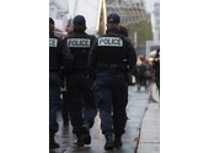 Polizia francese in piazza Polizia francese in piazza